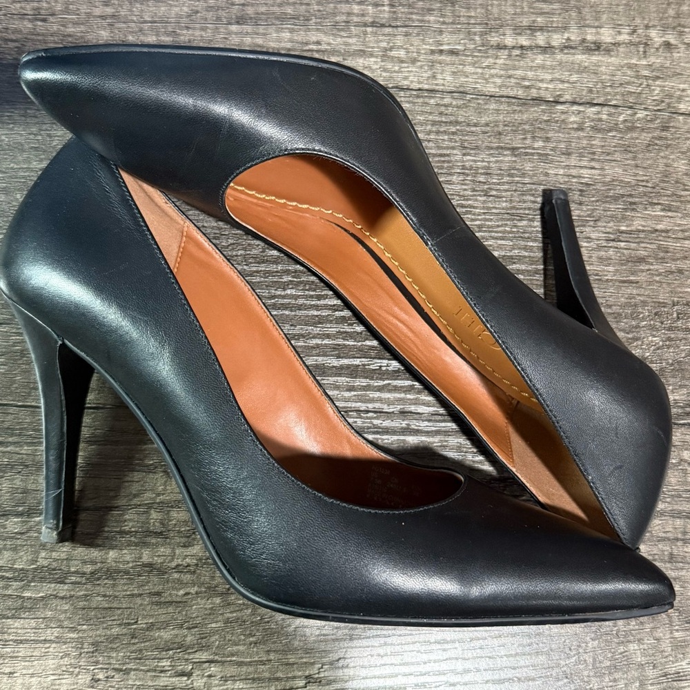 Coach Black Leather Pointed Toe Pumps – Size 7.5